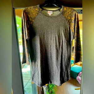 3/4 sleeve unisex t-shirt size S lightweight soft raglan contrasting pattern NWT